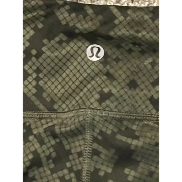 Lululemon Women’s Wunder Under Hi-Rise Crop Leggings, Size 6, 21.5” Inseam, EUC - Picture 3 of 4